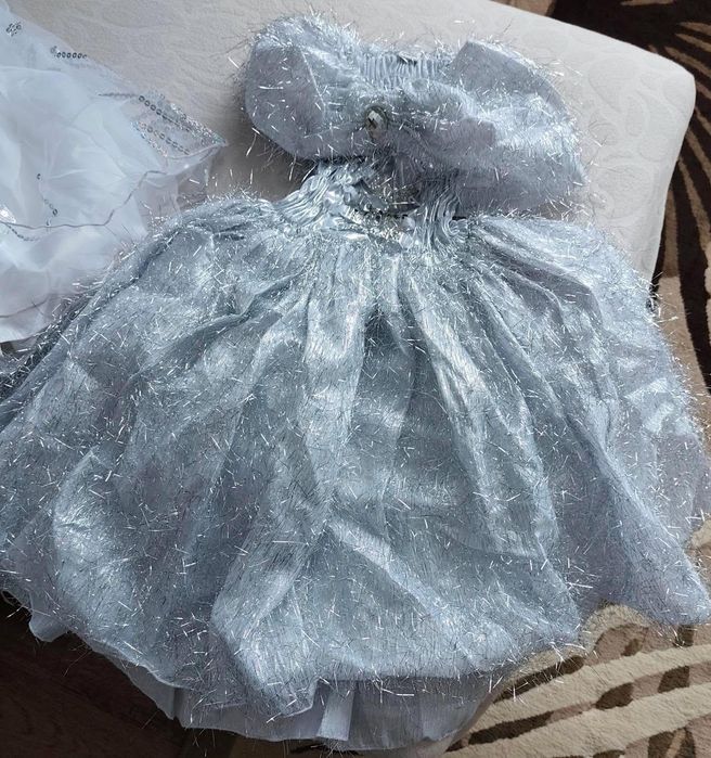 Нарядные платья для девочки 2-4 лет