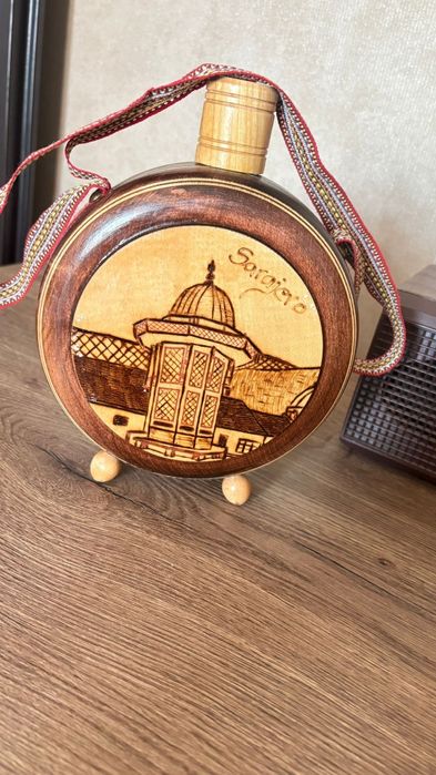 Plosca veche din lemn. Model frumos! 0,5 litri