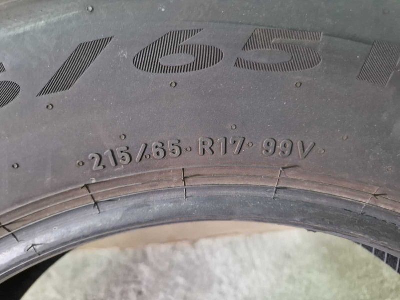 4 Pirelli R17 215/65
летни гуми 
DOT4422