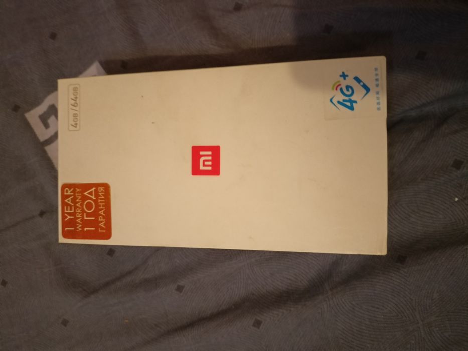 Три коробки от телефонов