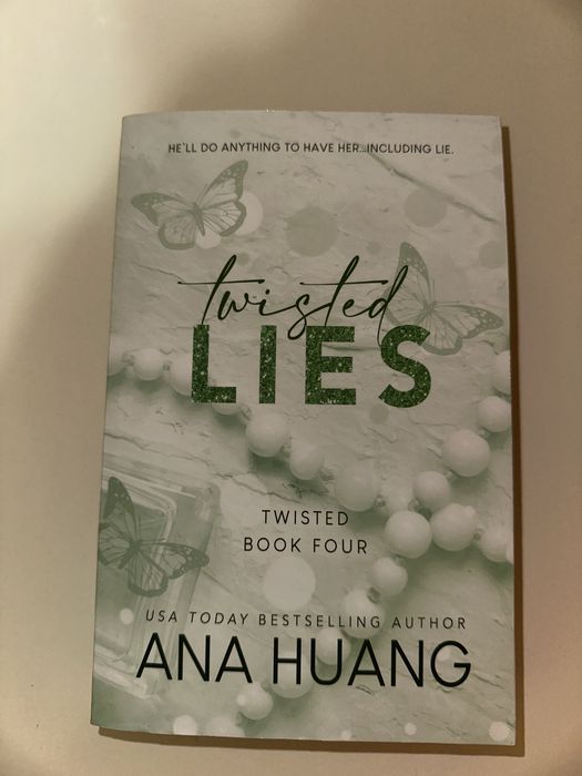 Carte de citit Twisted Lies in engleza