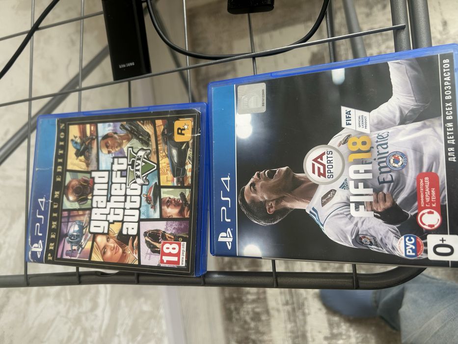 Продам PlayStation 4.  408гб