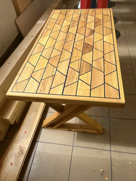 Masa din rășină epoxidica și lemn de salcâm