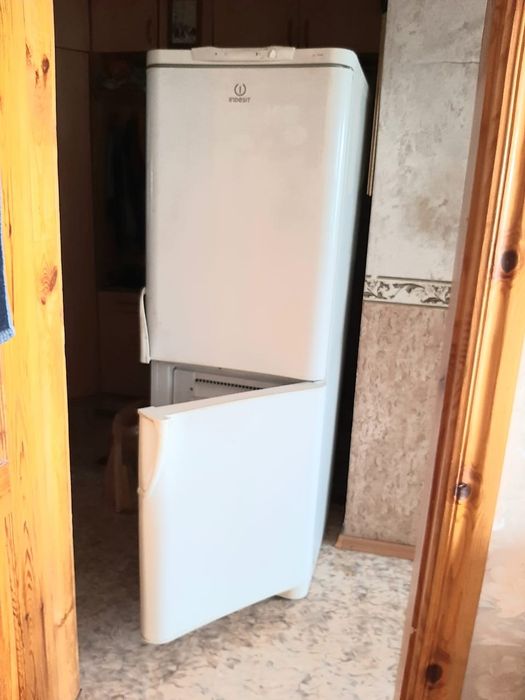 Холодильник indezit