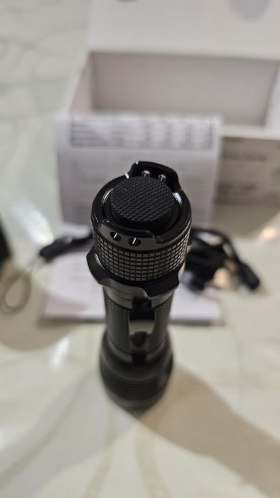 Продавам тактически фенер Гардиън