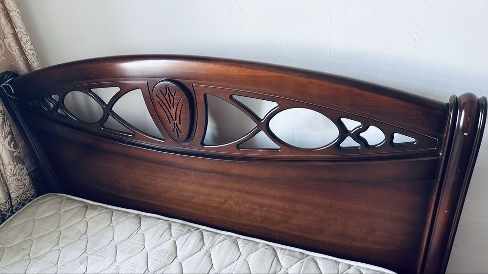 Продам спальный гарнитур б/у срочно