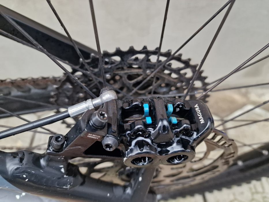 Vând montain bike electrica cube stereo hybrid