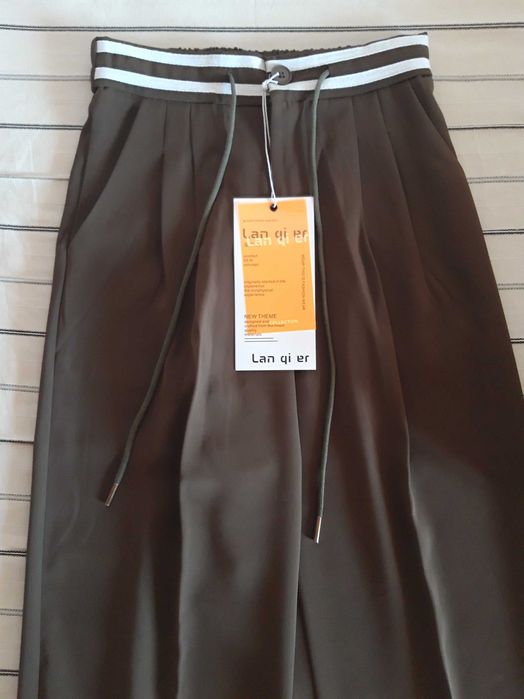 Брюки классические р-р M