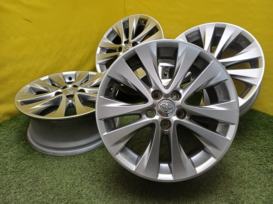 Диски R18 5x114.3 на Toyota.