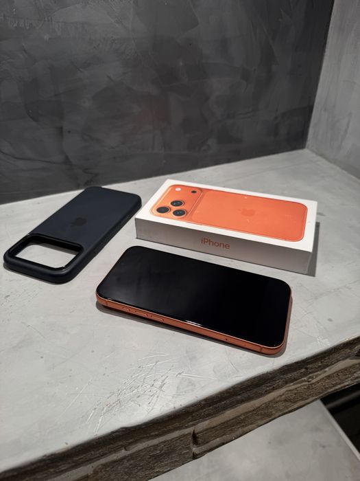 Iphone 17 Pro Max Orange + подаръци