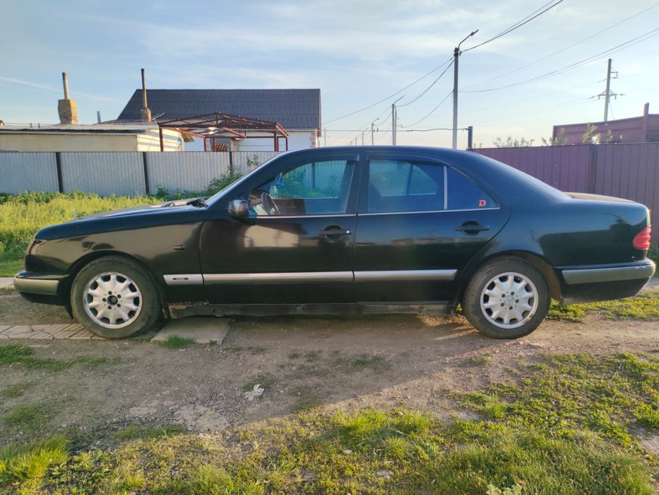 Продам мерседес 210