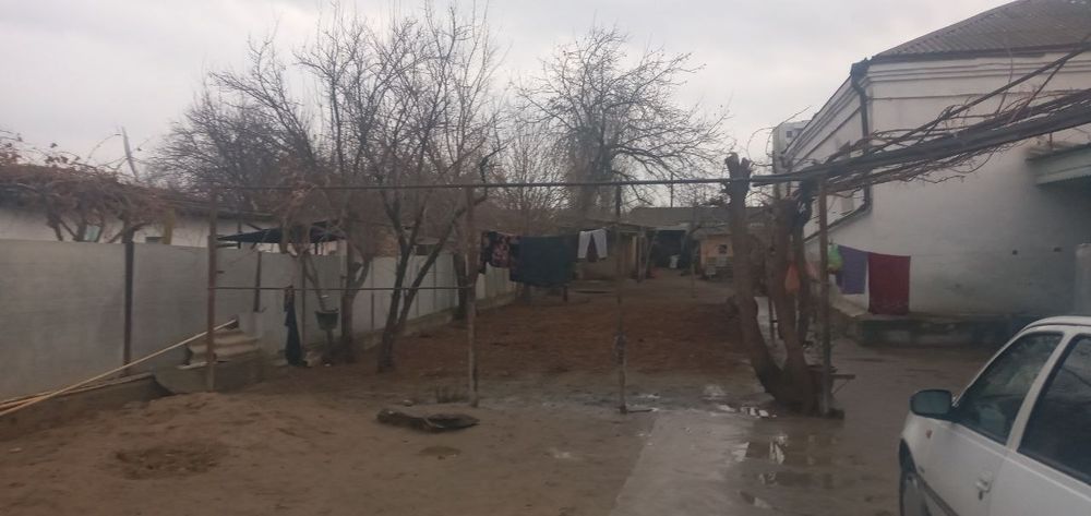 Uy sotiladi 7 sutix amur temur kucha 57 uy