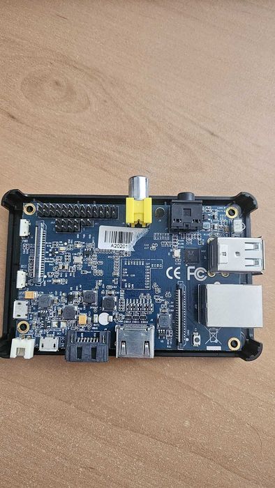 Banana Pi M1 - dual core cpu, 1gb ram cu alimentator si carcasa