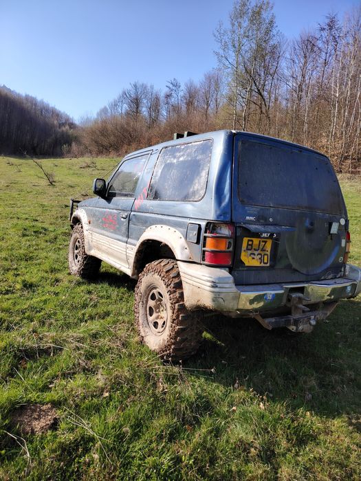 Vând Mitsubishi pajero