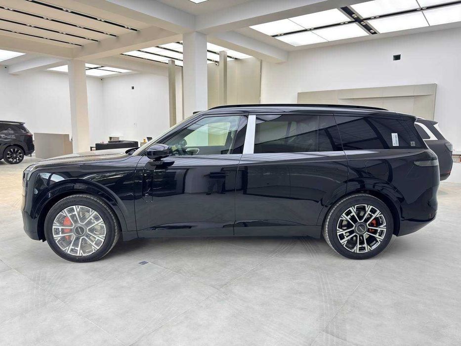 Lynk & Co 900 Ultra - гибридный кроссовер