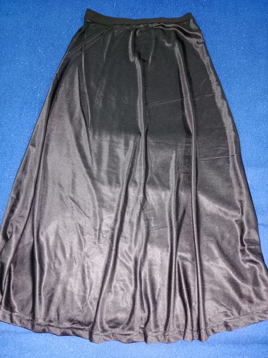 Продам атлассную жен юбку.