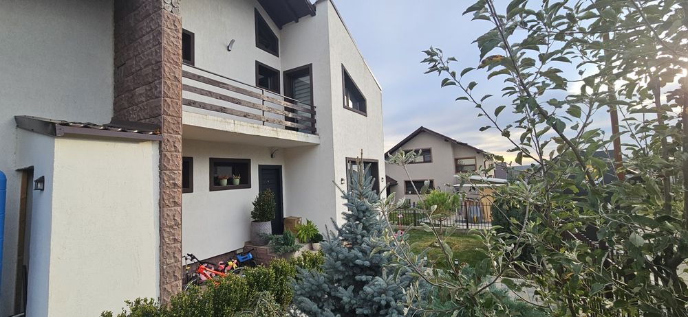 Vila de vanzare in cartier Dealul cu Tei