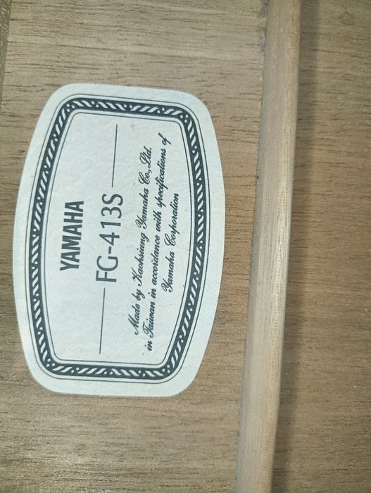 Yamaha FG-413S + husă Bandiera - chitară acustică cu faţă din lemn masiv