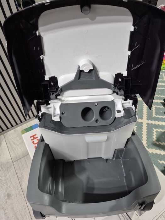 Aspirator BOSCH BWD41740 cu spalare