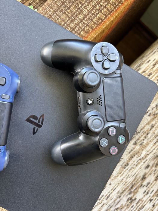 PS4 Slim + 2 джойстика – Вземи и играй веднага!
