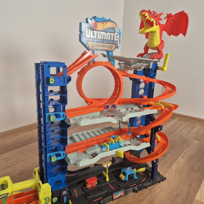 Garajul suprem Hot Wheels