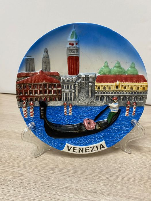 Продажа сувенирных оарелок