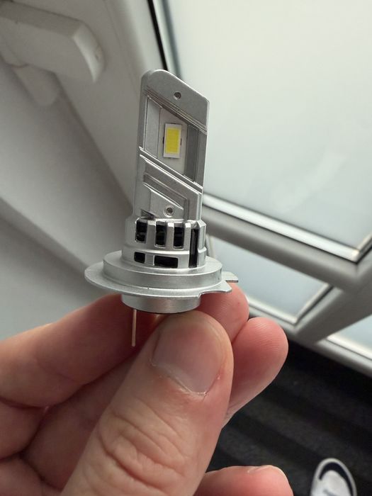 Vand becuri NOI Led H7 compatibile bec normal H7