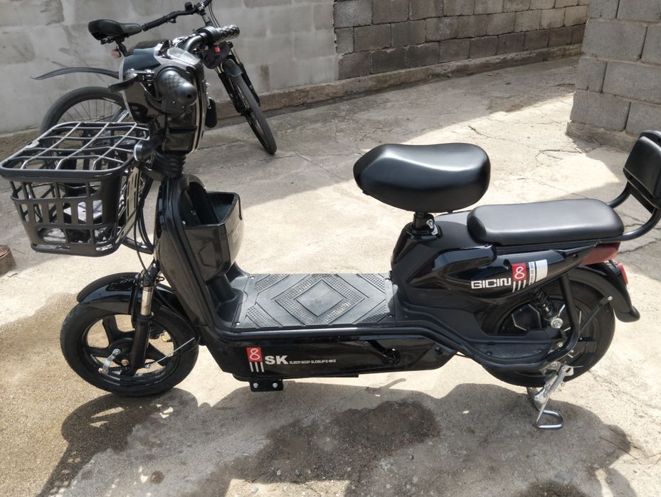 Продам скутер sk8