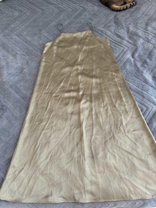 Платье атлас срочно продам