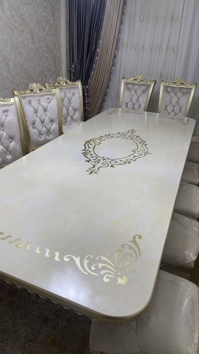 Стол стулья состояние отличное