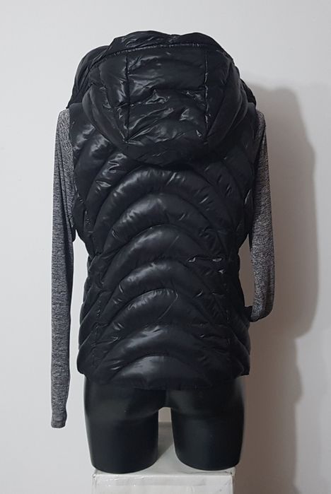 Vesta cu puf Moncler groasă nouă, mărimea S/M (lady)