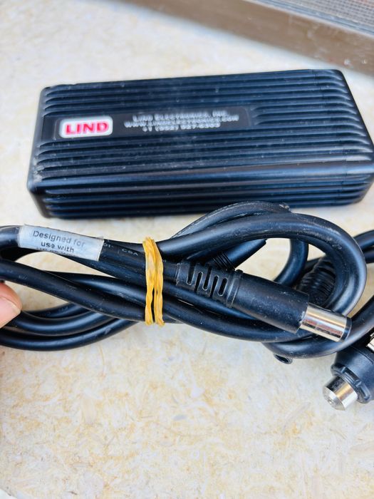 Vand Incarcator auto  Lind pentru laptop Panasonic12/24v