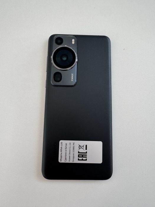 Продавам смартфон Huawei P60 Pro 12/512 GB–напълно нов, не използван.
