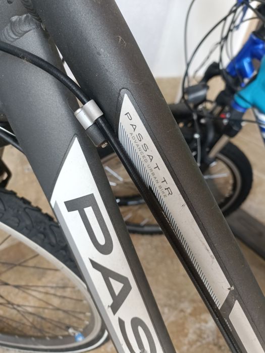 Bicicleta aluminiu passat roti 28 foarte usoara schimbatoare shimano  frane hidraulice tektro draco lichid disc trekking dinam in butuc