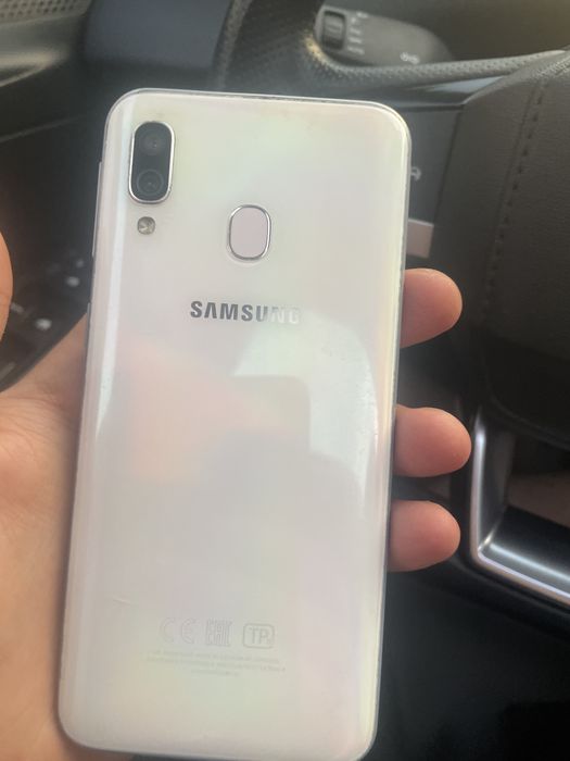 Продам Samsung A40