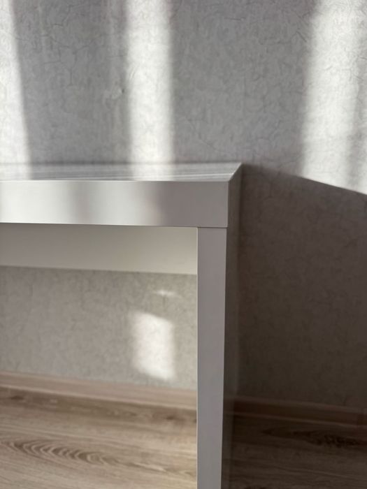 Стол письменный в отличном  состояние