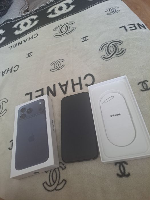 Продам Айфон 17про мах