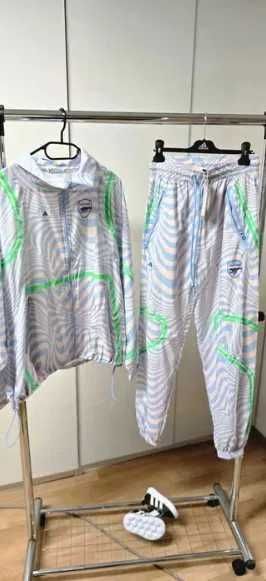 Vând trening adidas by Stella McCartney × Arsenal Marimea S oversize