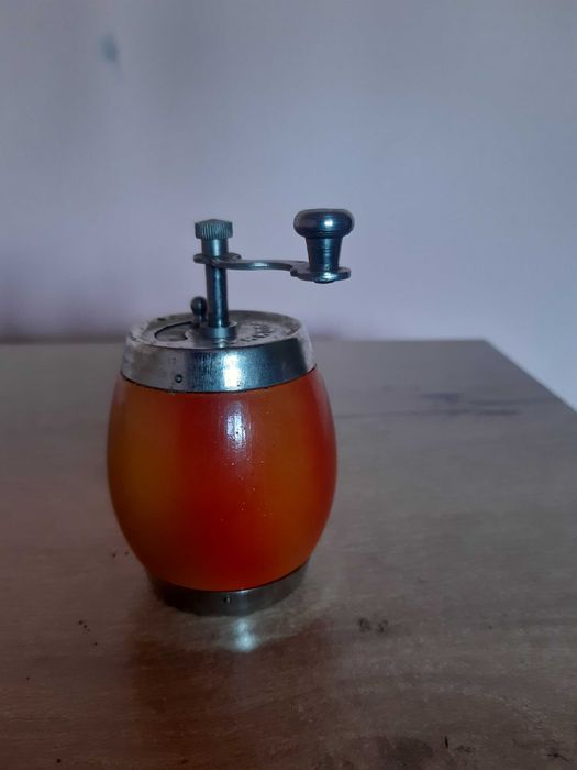 Мелничка за черен пипер Бг производство "Родина"