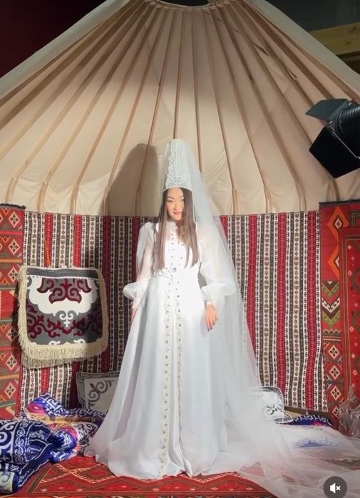 Платье на узату в национальном стиле.