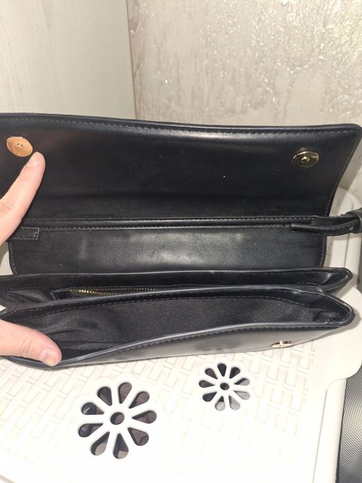 Сумочка кожанная, от бренда Манго