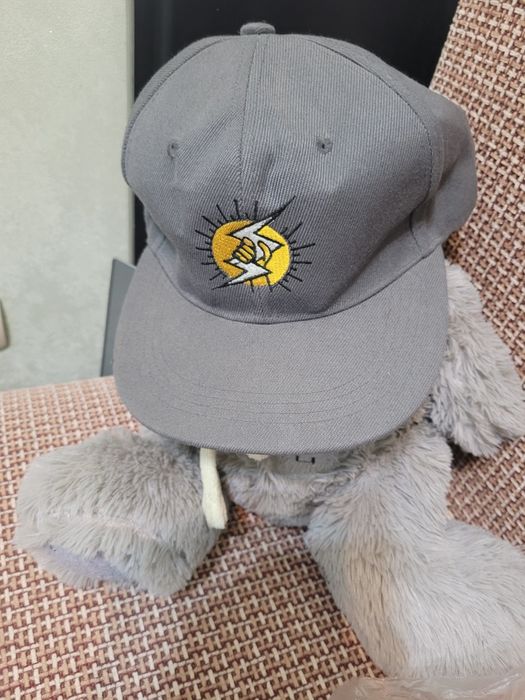 Продам  новые кепки