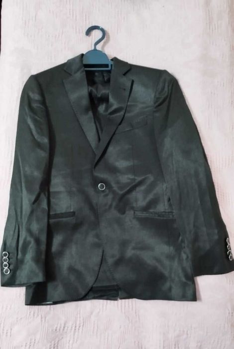 Продаётся костюм+брюки новый!