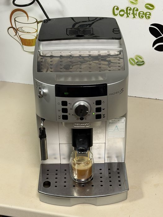 Кафемашина кафе автомат delonghi magnifica S с гаранция