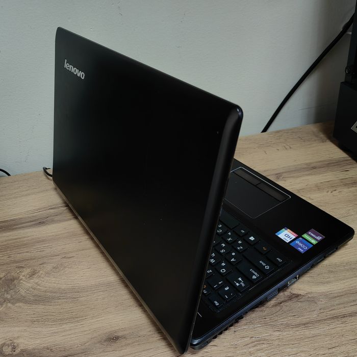 Шустрый ноутбук Core i7 Lenovo SSD