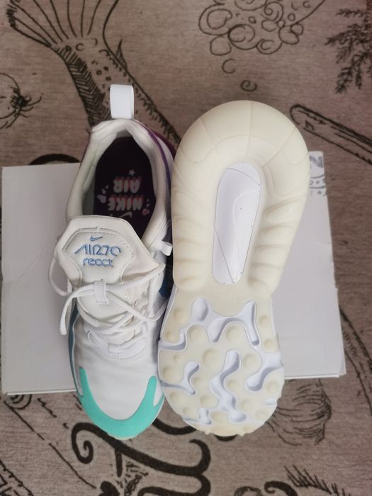 Adidași Nike Air270 React