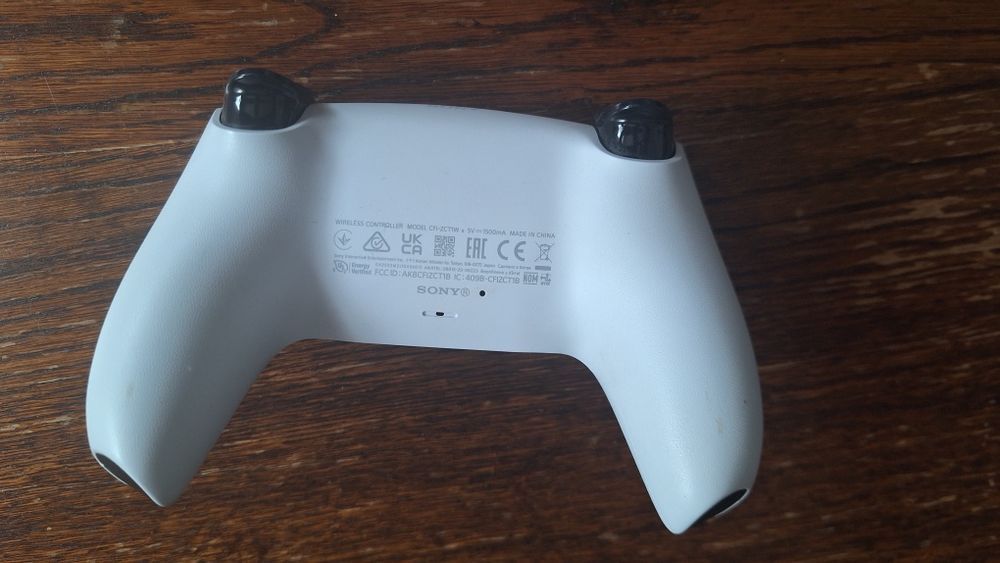 Vând PS5 SLIM de 1 tb
