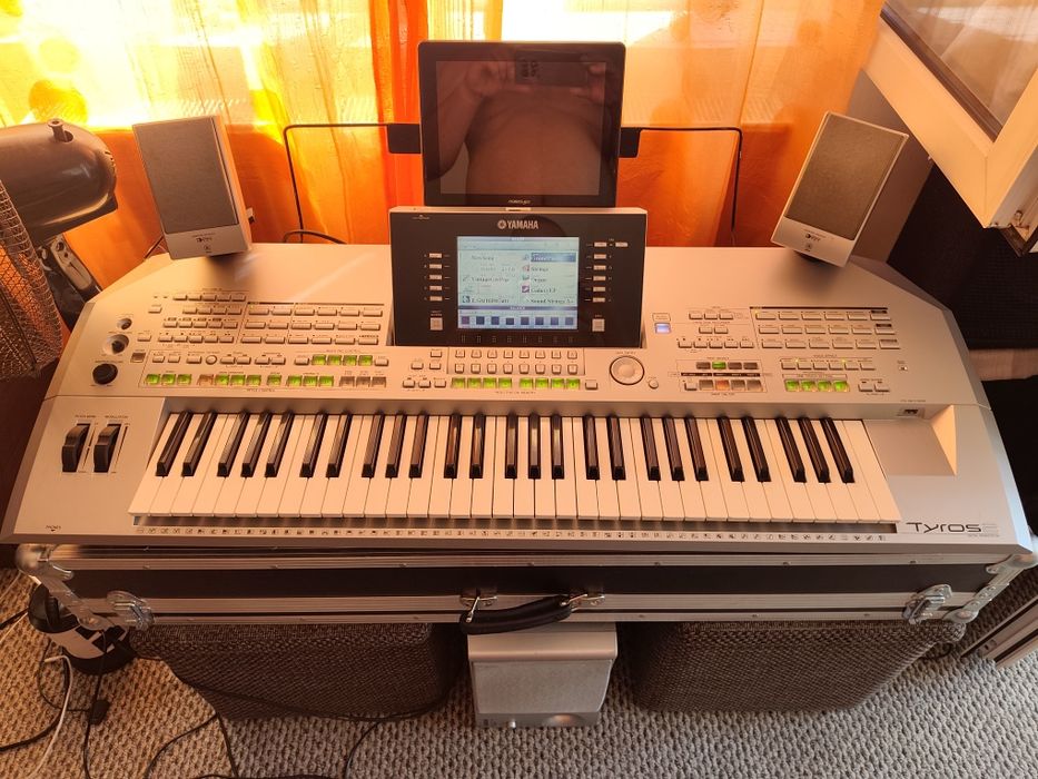 Vând orga Yamaha tyros 2
