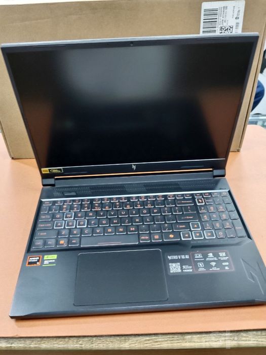 Acer Nitro V16 rayzen 5