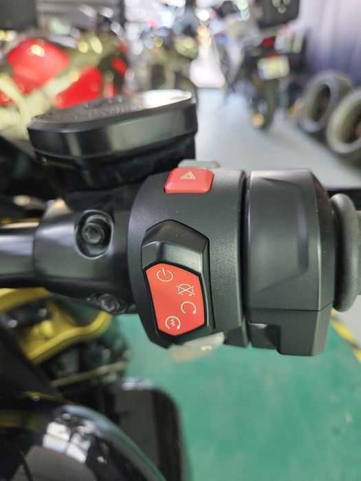 Vand Triumph rocket 3 R Black